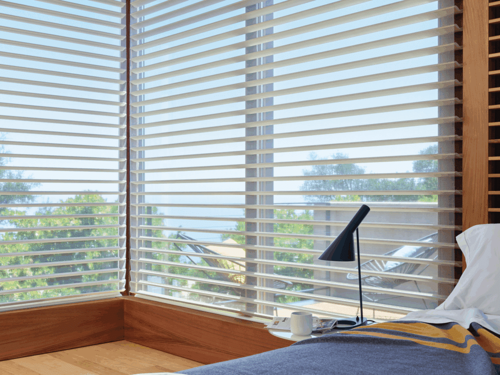 2020 Sil Halo ClearView Elan PV Bedroom